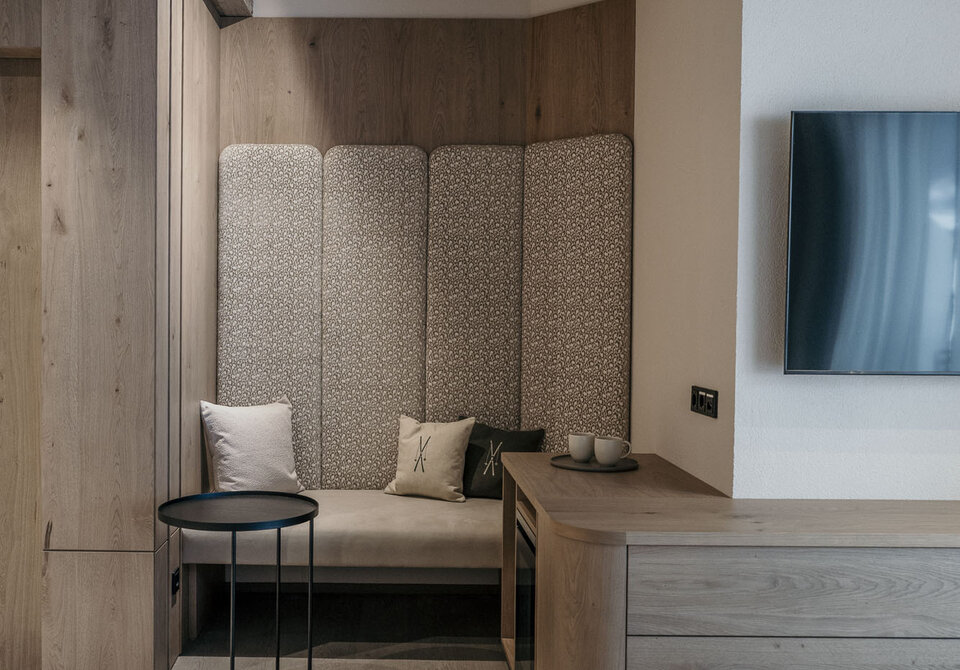 Category 'M' - Image 1