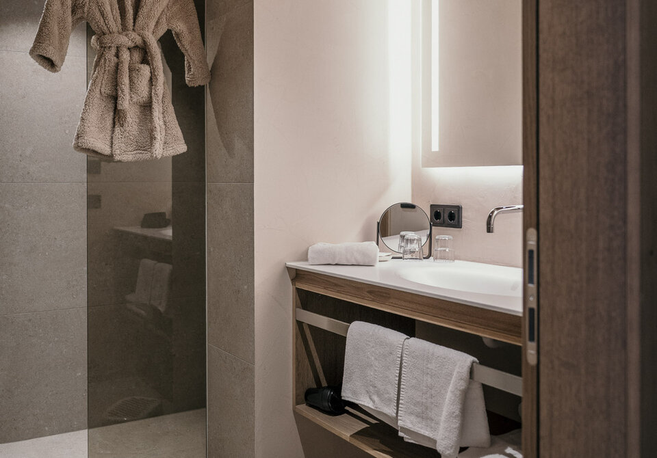Suite 'L' - Image 3
