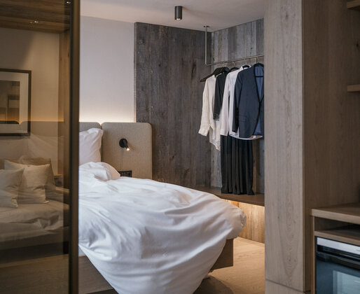 Suite 'L' - Wohnbereich & Trenntüre