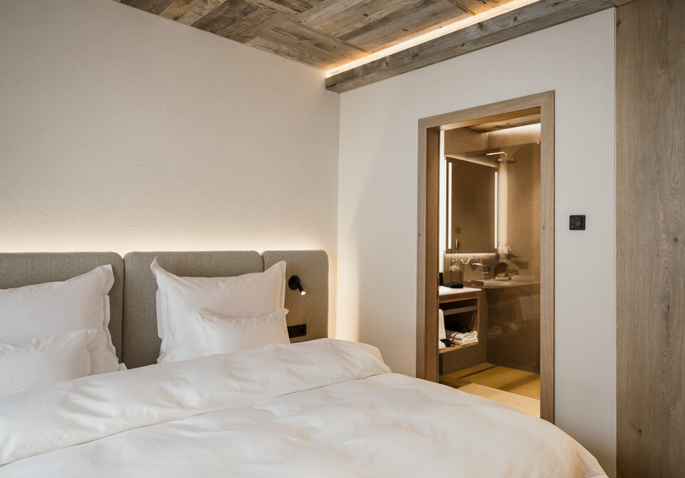 Category 'M' - Image 2